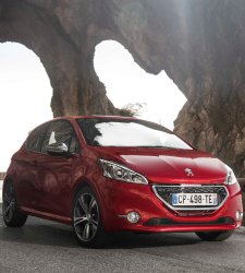 Peugeot hibrida su 208 con prestaciones de GTI y un consumo de 2 litros a los cien