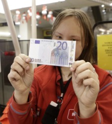 Euro-cajera-riga-2013-letonia-reuters.jpg
