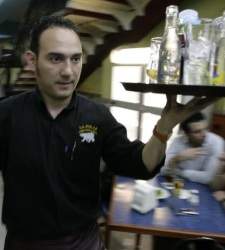 camarero_Reuters.jpg