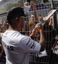 hamilton-autografos-monaco-2014.jpg