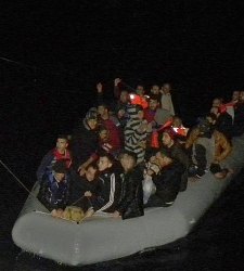 inmigrantes-barca-mediterraneo.jpg