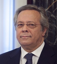 ramonaguirreint.jpg