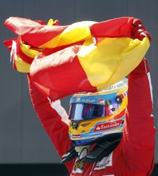alonso-bandera-barcelona.jpg
