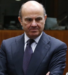 guindos-brazos-cruzados.jpg
