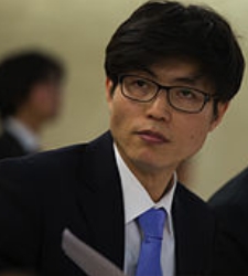 Shin_Dong-Hyuk-wikipedia-225x250.jpg