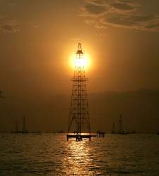 PetroleoTorreSol.jpg
