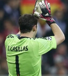 iker-casillas-saluda.jpg