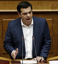 tsipras-parlamento-mano.jpg
