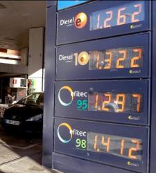 <b>Gasolina y diésel</b> mantienen precio esta semana, un 5% más baratos que hace un año