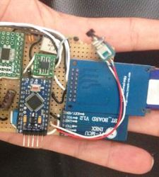 Dos españoles crean un dispositivo que permite <b><i>hackear</i></b> un coche en cinco minutos