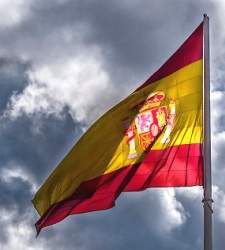 espana-bandera-nubes.jpg