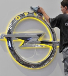 Opel se une a Seat Martorell y plantea un ERE en su planta de Figueruelas