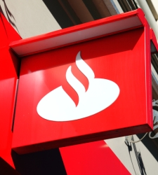 Santander-logo-exterior-Dreamstime.jpg