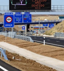El tráfico en las autopistas de peaje acumula descensos del 33,% desde 2006