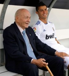 Di-stefano-cristiano-ronaldo-2011.jpg