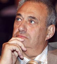 jove-manuel-mano.jpg