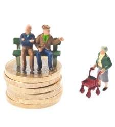 pensiones-abuelos-monedas-banco.jpg