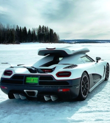 Supercoches en blanco: diversión también en la nieve