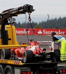 <b>Alonso</b> abandona los primeros libres en Alemania por problemas en su F138