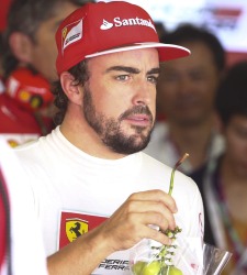 Alonso-come-uvas-2014-japon-efe.jpg