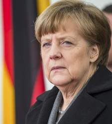 merkel-angela-mira-lejos.jpg
