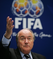 Blatter se desdice y ahora insinúa que quiere ser presidente de la FIFA hasta 2019