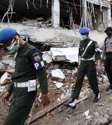 Indonesia_equipos_rescate.jpg