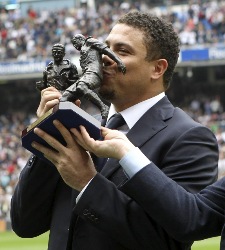 ronaldo-homenaje-bernabeu.jpg