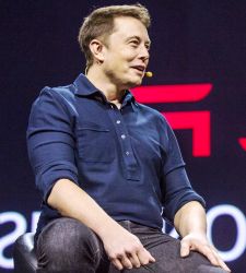 elon_musk_2015_bloomberg.jpg