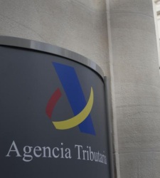 agencia-tributaria-cartel.jpg