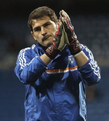 Casillas-aplaude-calentamiento-2014.jpg