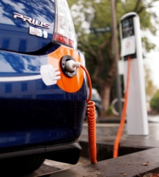 coche_electrico_recarga_reuters.jpg