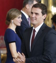 REYES-RIVERAPASO-DESFILE-EFE.jpg
