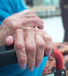 manos_ancianos.jpg