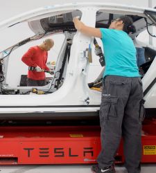 tesla_fabrica_freemont_bloomberg.jpg