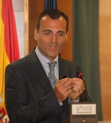 TelefonicaPedroCastro225gl.jpg