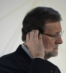 rajoy-oreja.jpg