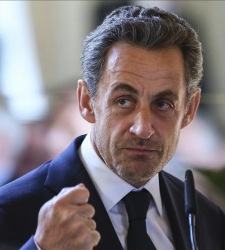 sarkozy-puno.jpg