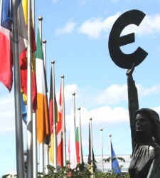 estatua-euro-banderas.jpg