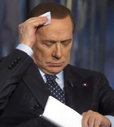 berlusconi-cabeza-gacha-efe.jpg