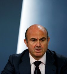 Guindos-miradaperdida.jpg
