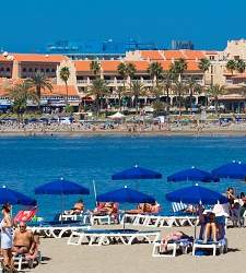 turistas-playa-tenerife.jpg