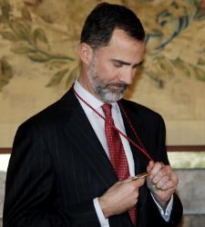 ReyFelipemedalla225efe.jpg