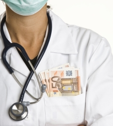 medico-dinero-thinkstock.jpg