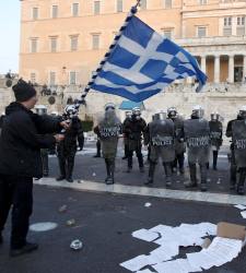 Grecia-bandera-parlamento.jpg