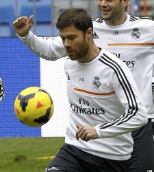 Xabi-Alonso-entreno-2013.jpg