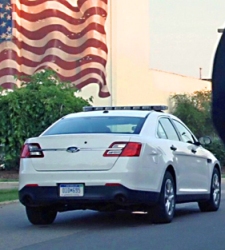 ford_policia_detras.jpg