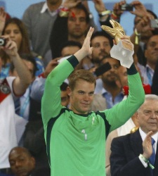 neuer-guante-oro.jpg