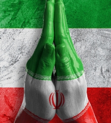 iran.manos.jpg