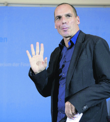 yanis-varoufakis-saluda-225-250.jpg